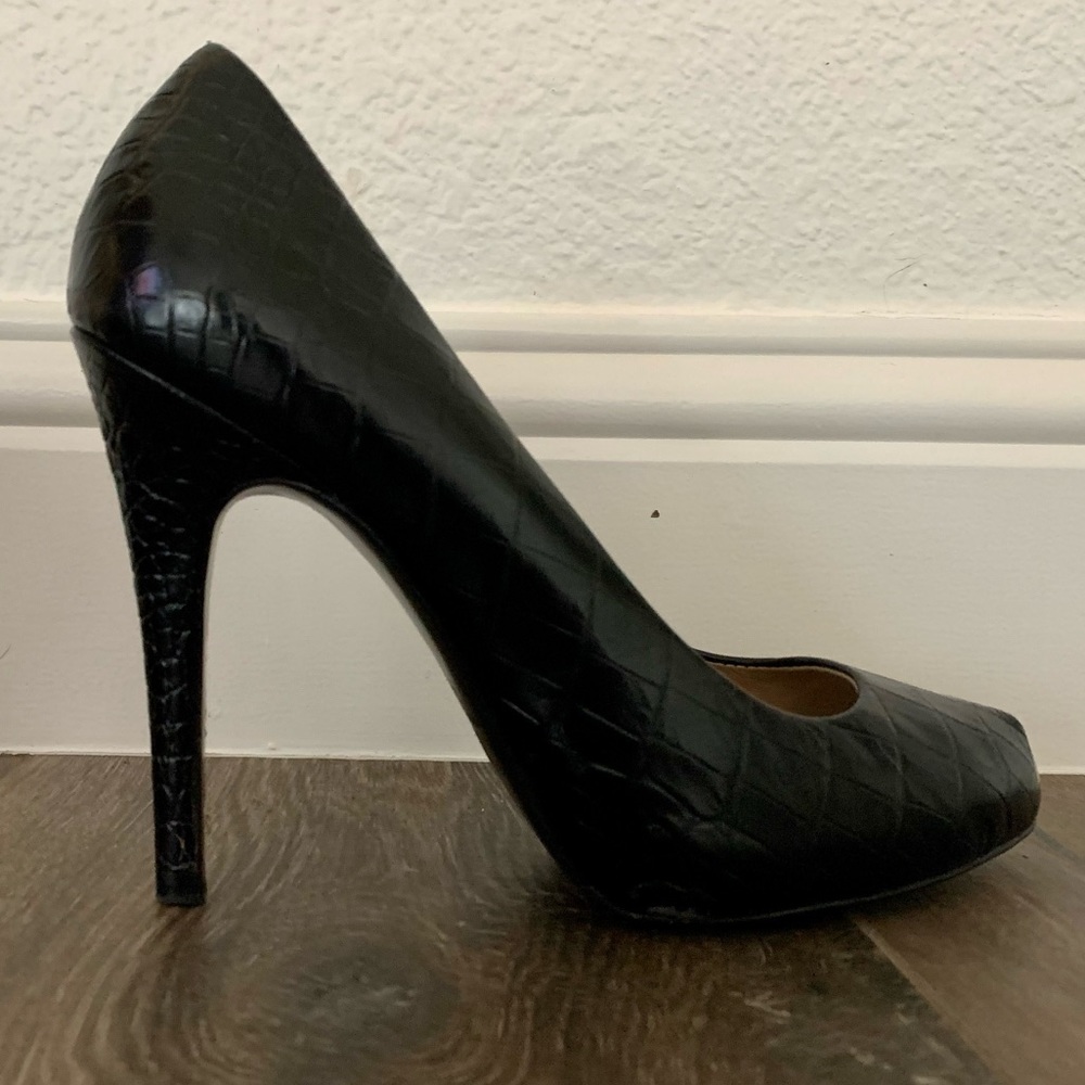Uterque Black Leather Heels